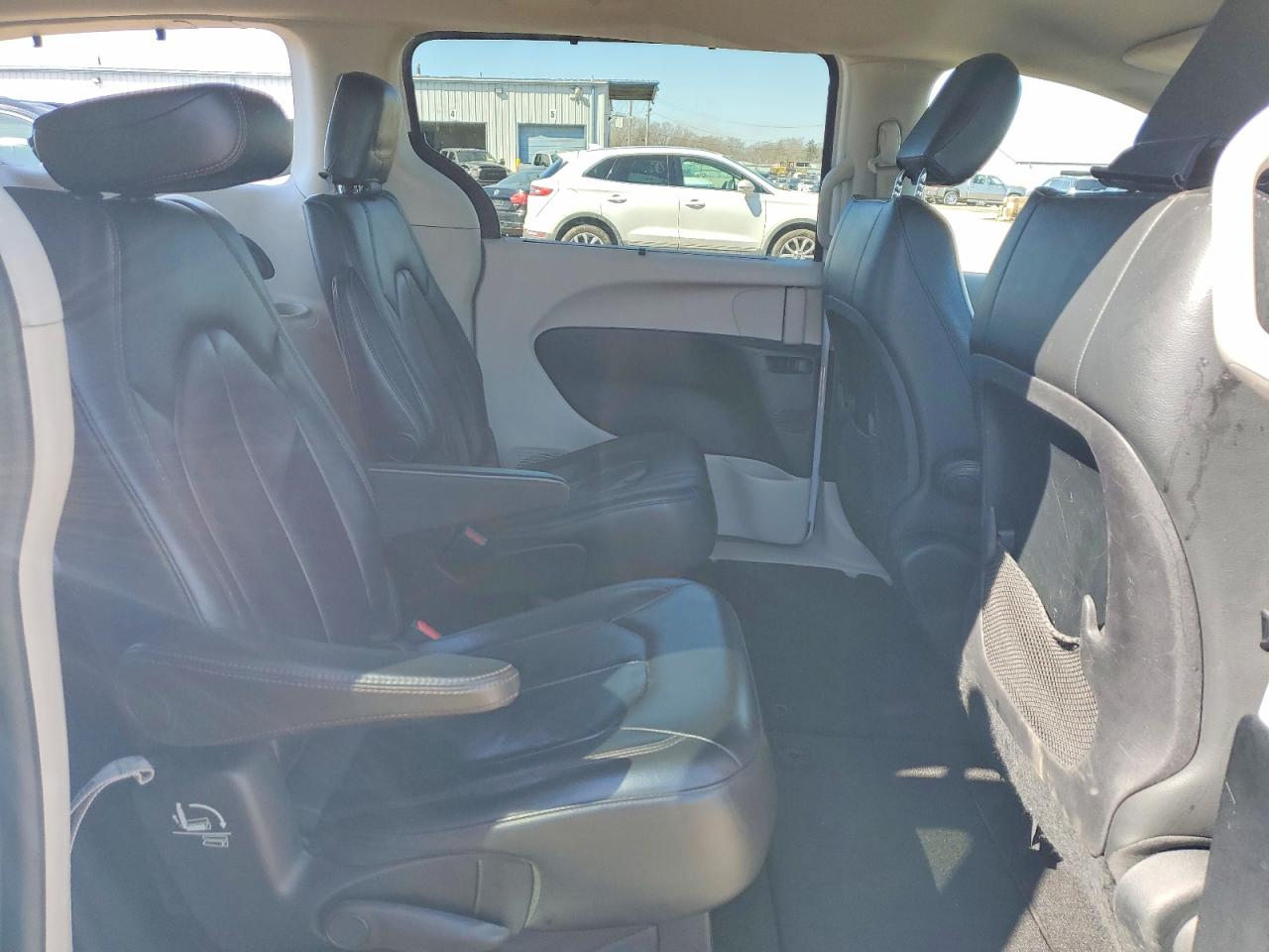 2017 Chrysler PACIFICA TOURING L Lot #47508016 — VINARCHIVE