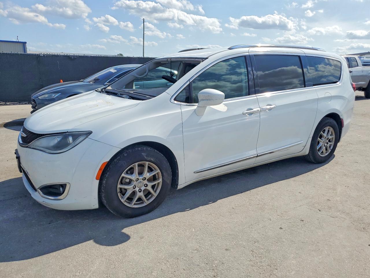 2020 Chrysler PACIFICA TOURING L Lot #50079276 — VINARCHIVE