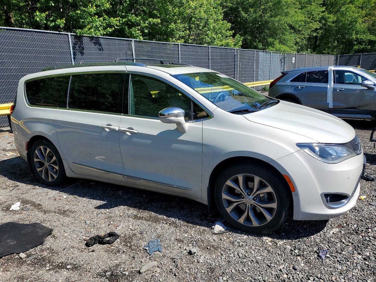 2017 Chrysler PACIFICA LIMITED Lot #52094066 — VINARCHIVE