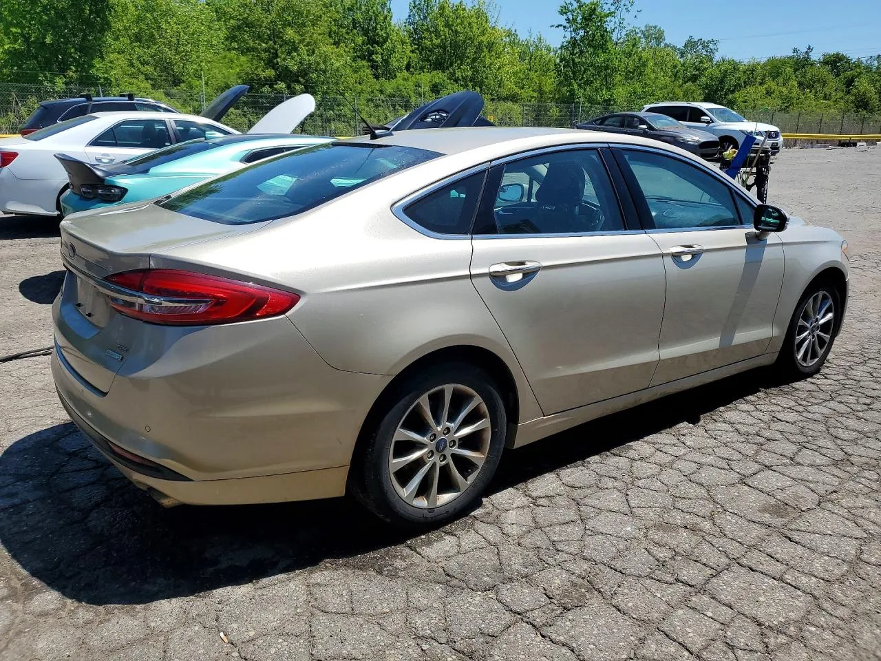 2017 Ford FUSION SE Lot #55775696 thumbnail 4