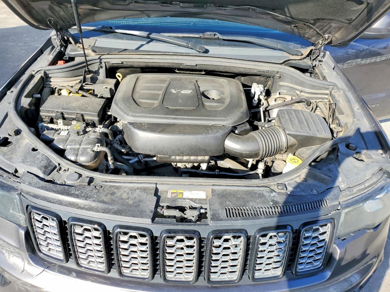 2017 Jeep GRAND CHEROKEE LAREDO Lot #72402005 — VINARCHIVE