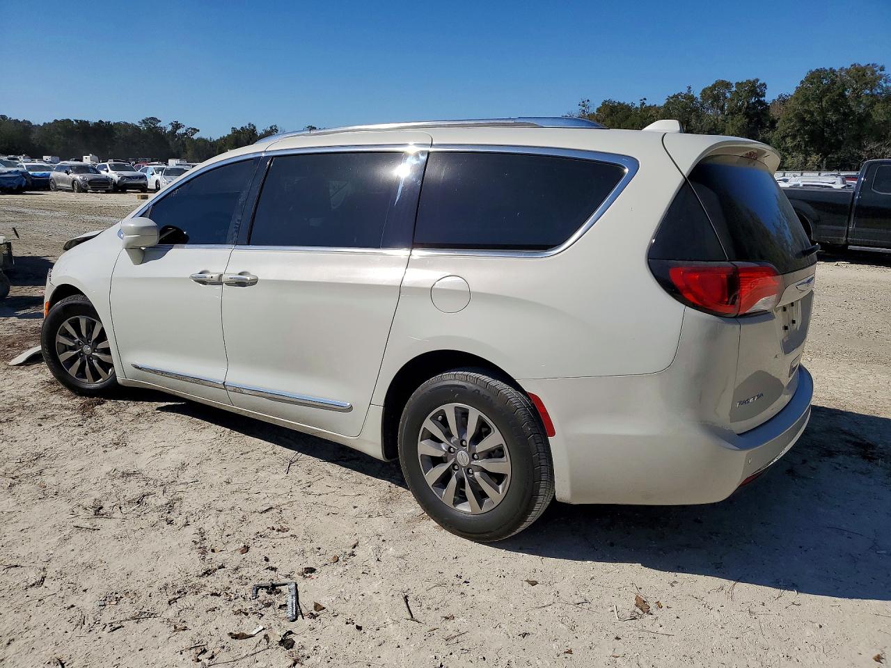 2019 Chrysler PACIFICA TOURING L PLUS Lot #76462705 — VINARCHIVE